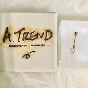 Elegant Gold and Zircon vertical cartilage earring